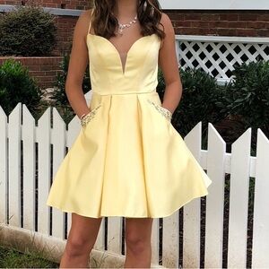 Narianna yellow homecoming dress size XS